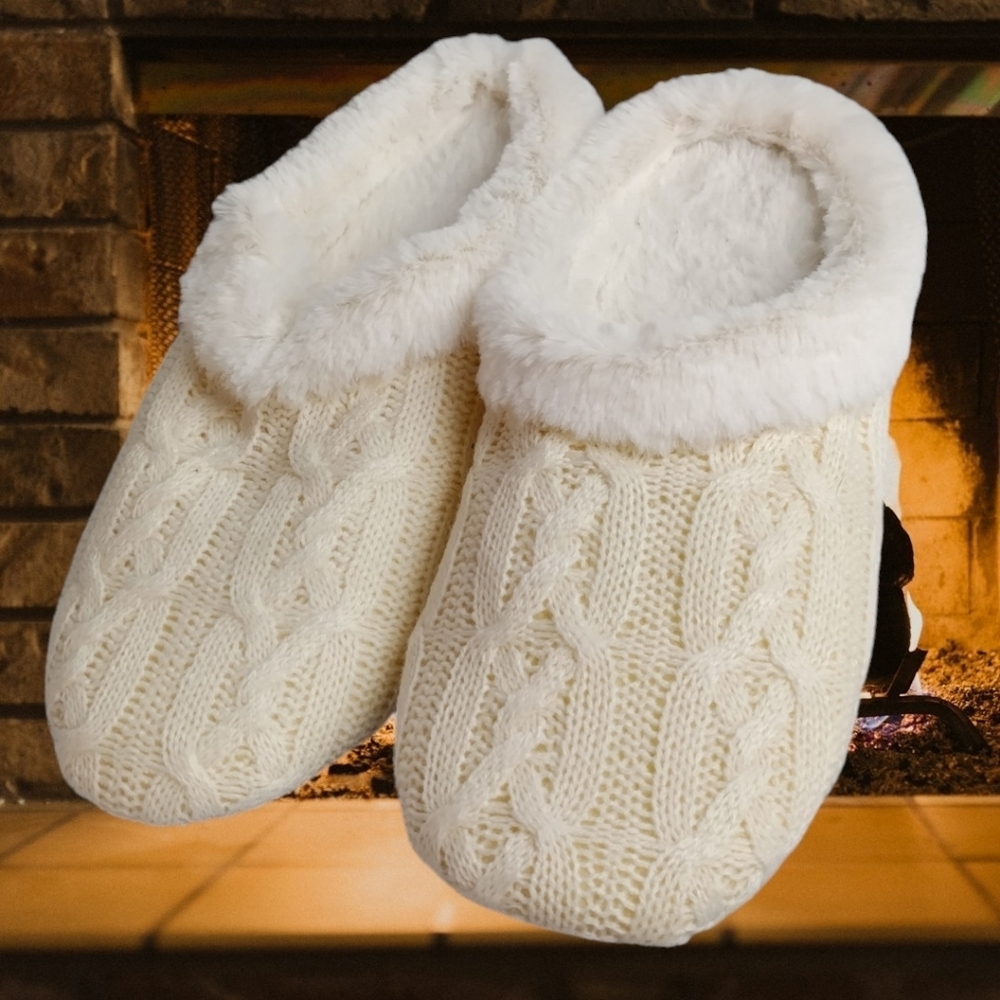Memory Foam Women's Fluffy Slippers White Size S (7/8) Wintery Knitted White